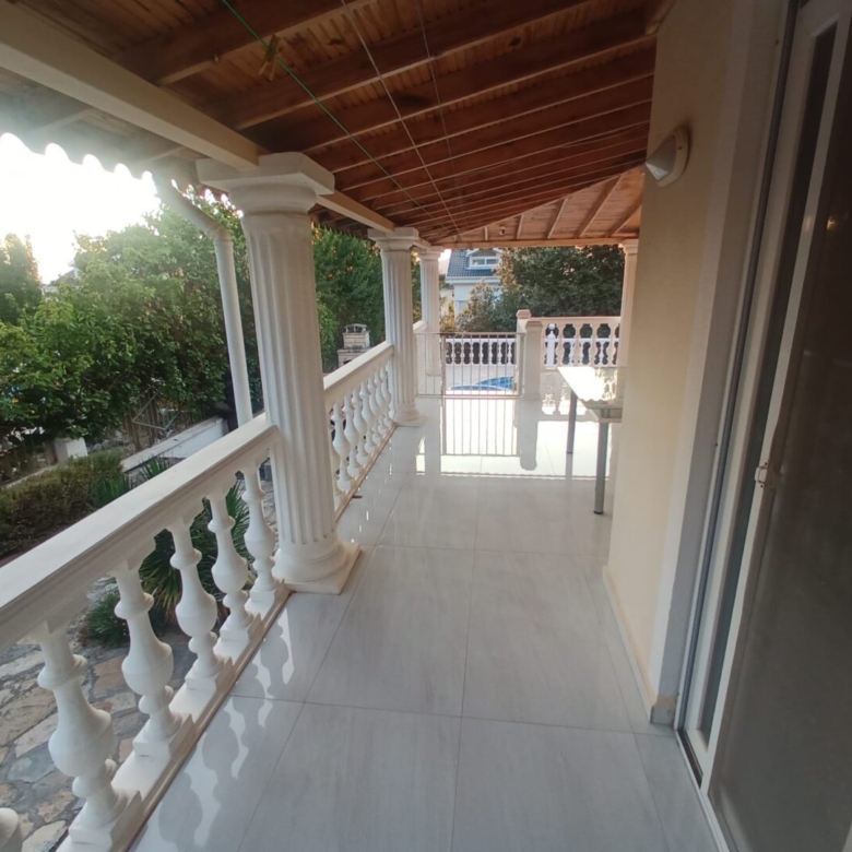8-bed villa for sale